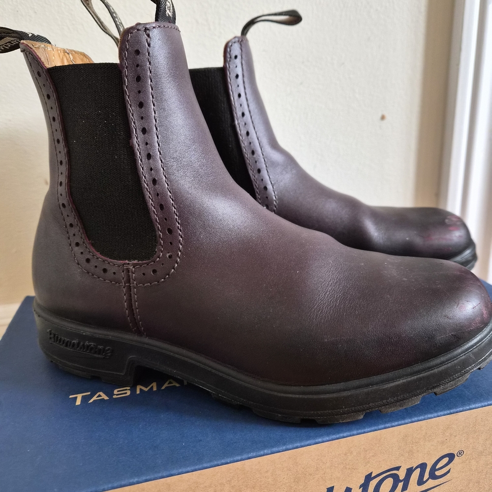 Blundstone Women’s High-Top Chelsea in Shiraz, Size 7